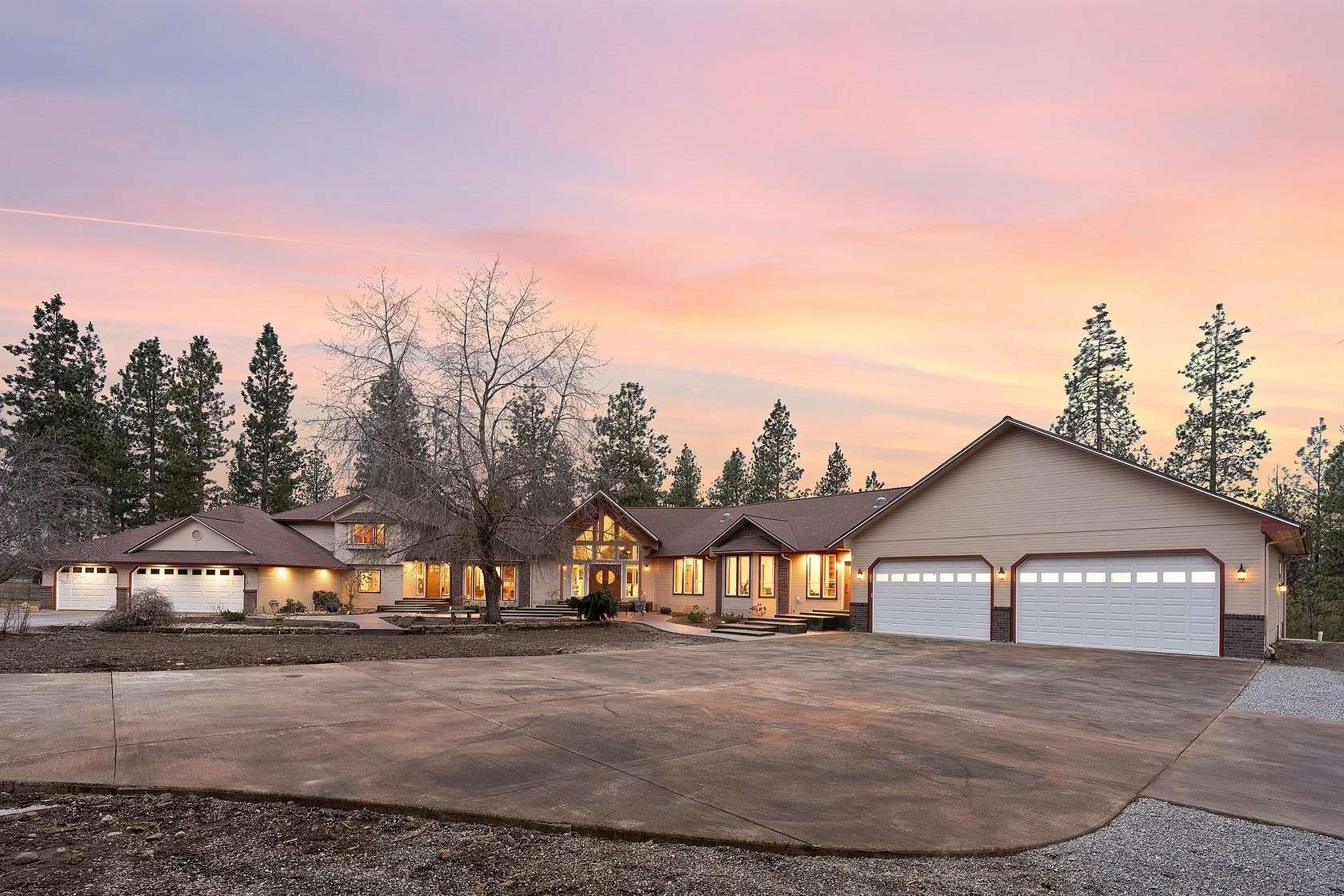 9.87 Acres of Land with Home for Sale in Mica, Washington