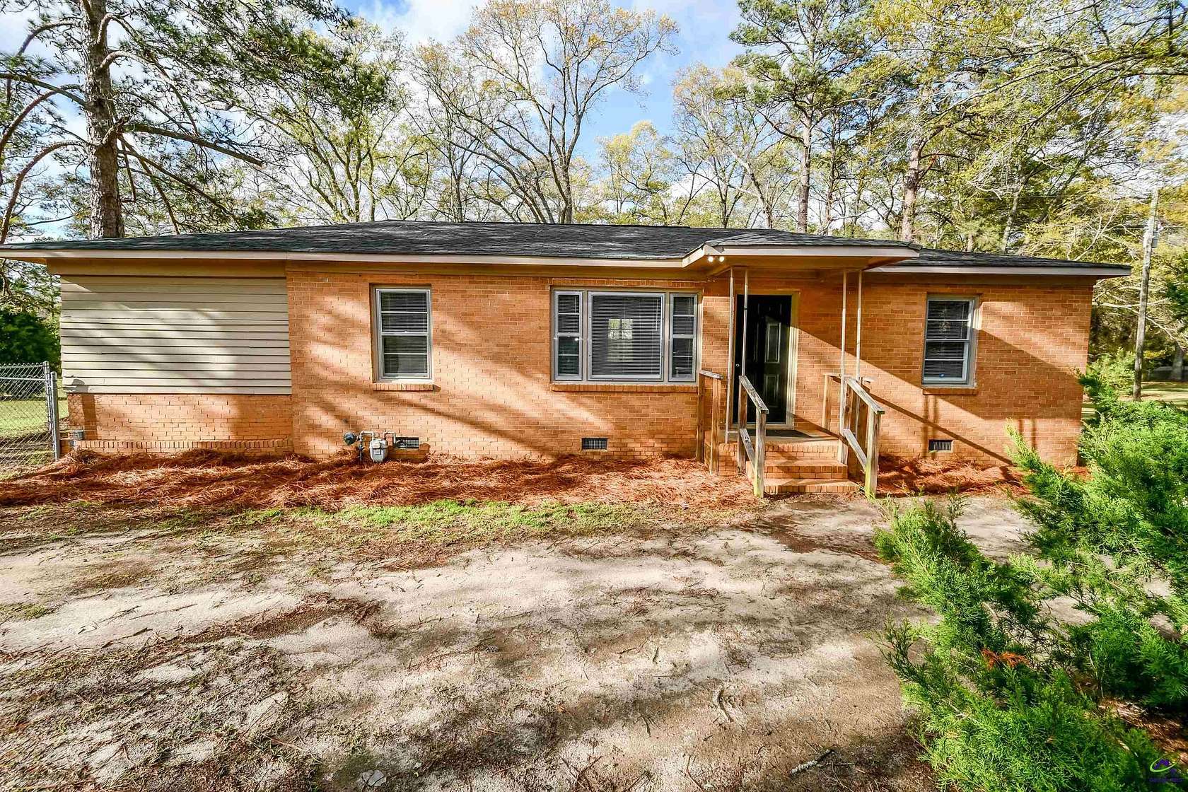 2.48 Acres of Land with Home for Lease in Bonaire, Georgia