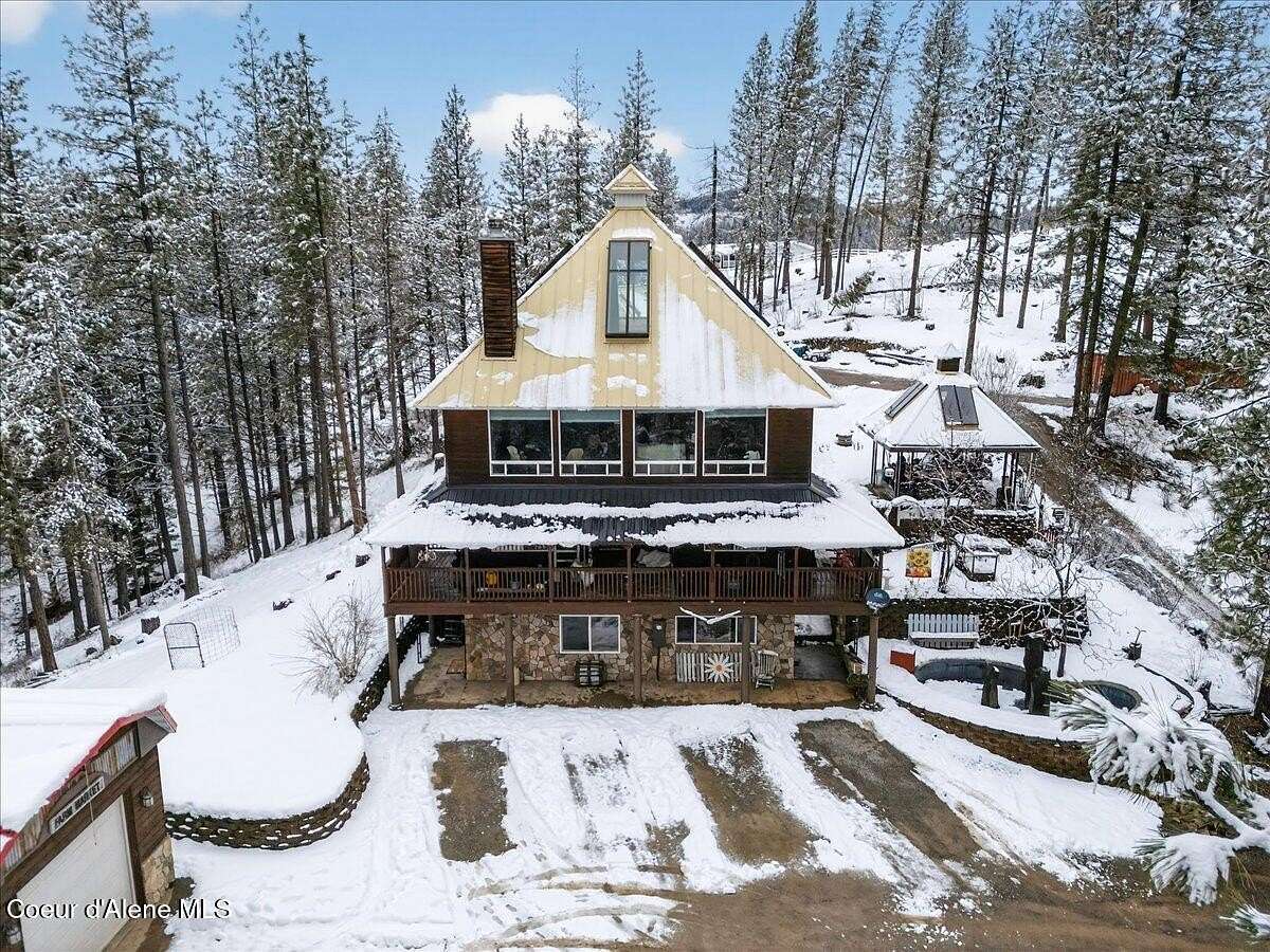 10 Acres of Land with Home for Sale in Pinehurst, Idaho