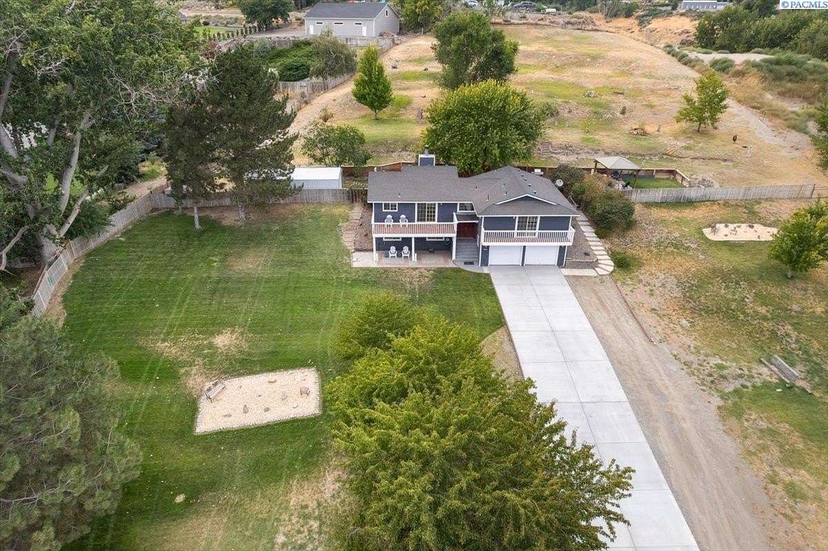 2 Acres of Land with Home for Sale in Kennewick, Washington