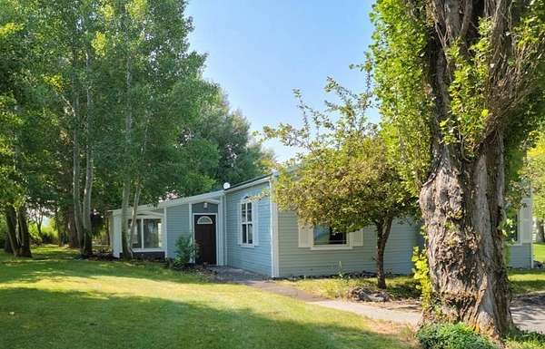 2.67 Acres of Land with Home for Sale in Christmas Valley, Oregon