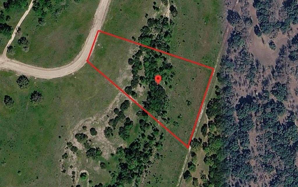 5 Acres of Residential Land for Sale in Oglesby, Texas