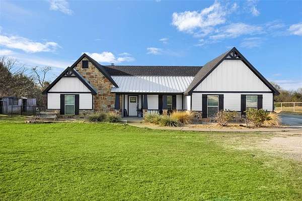 4.62 Acres of Land with Home for Sale in Waxahachie, Texas