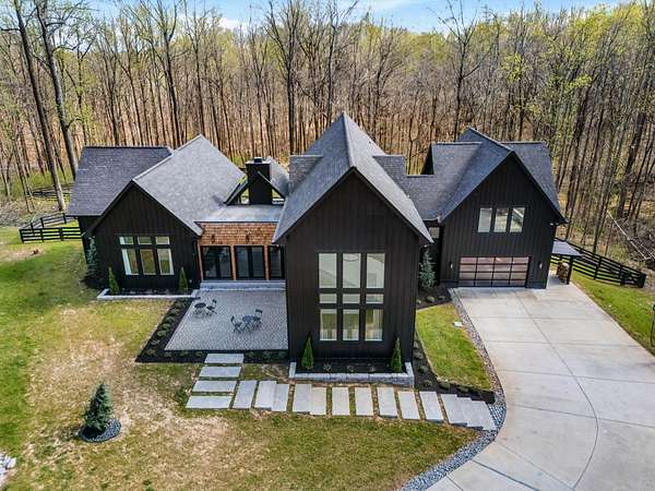 11 Acres of Land with Home for Sale in Hendersonville, Tennessee