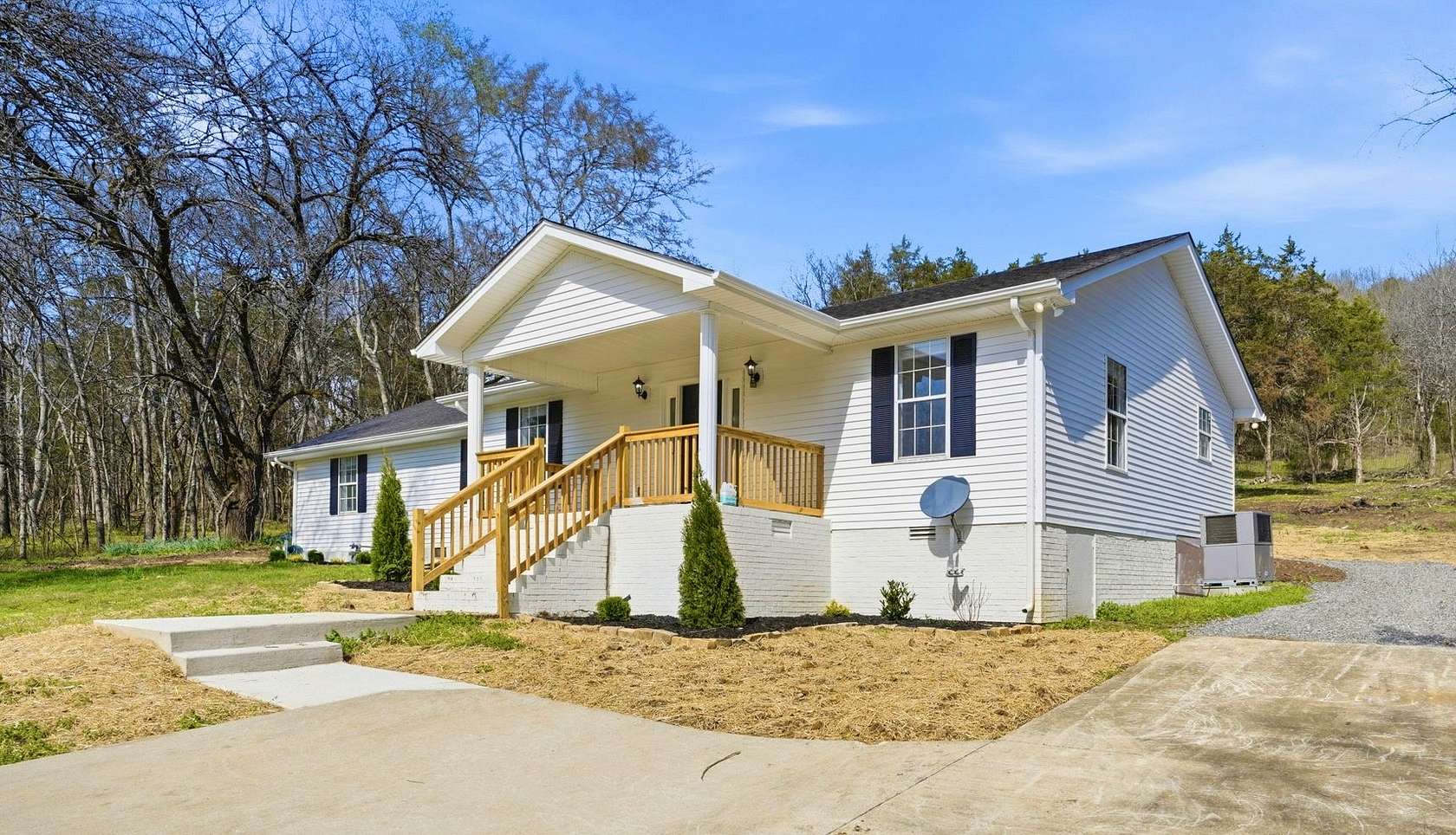 1.54 Acres of Land with Home for Sale in Carthage, Tennessee