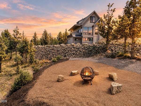 2 Acres of Land with Home for Sale in Prineville, Oregon