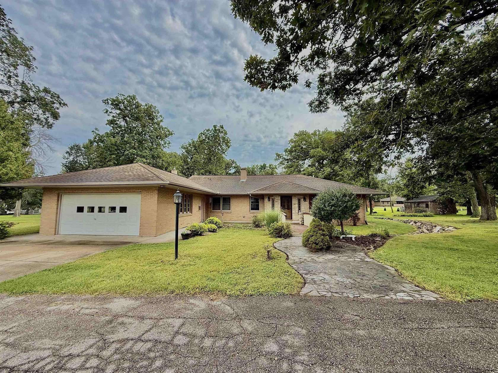 7.13 Acres of Land with Home for Sale in Independence, Iowa