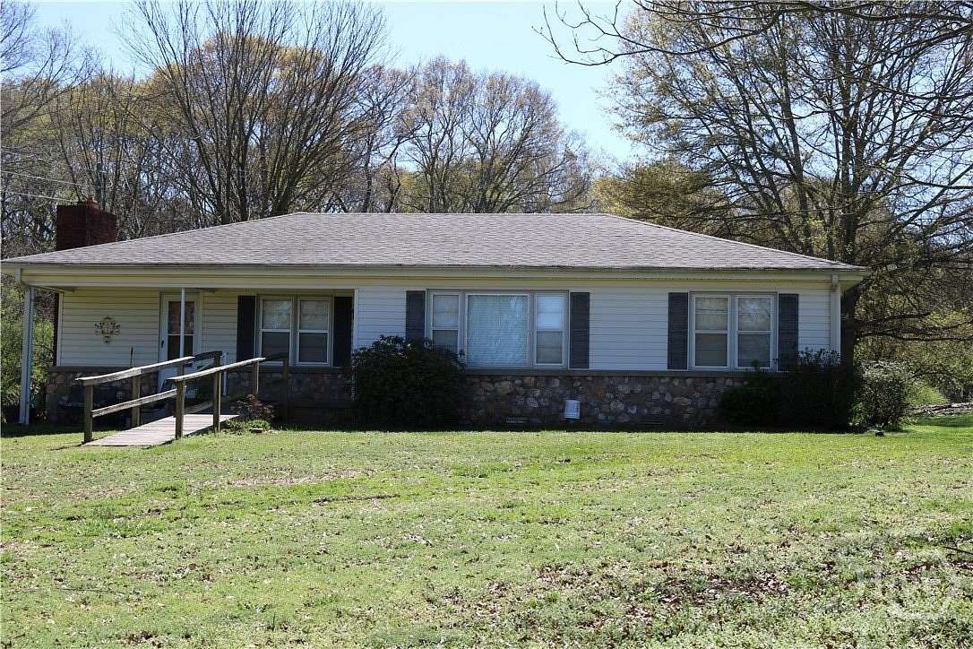 13.6 Acres of Land with Home for Sale in Danielsville, Georgia