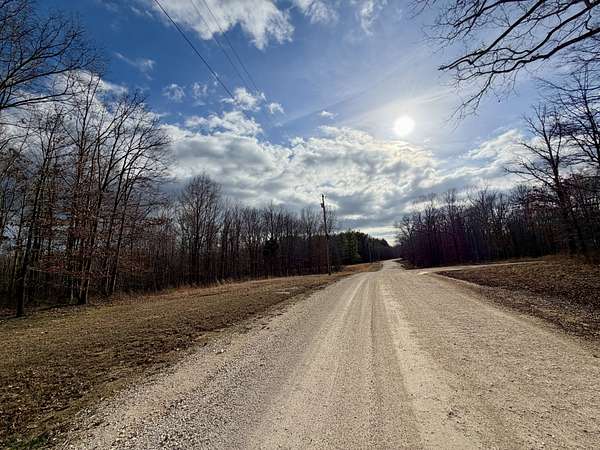 10 Acres of Land for Sale in Hurricane Mills, Tennessee