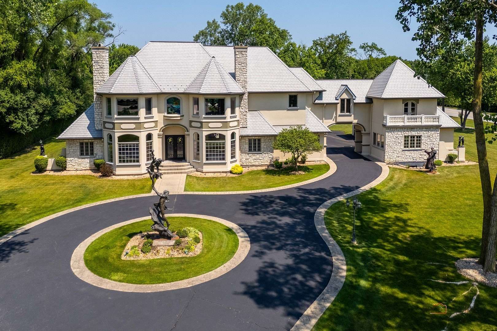 1.78 Acres of Land with Home for Sale in Lake Forest, Illinois