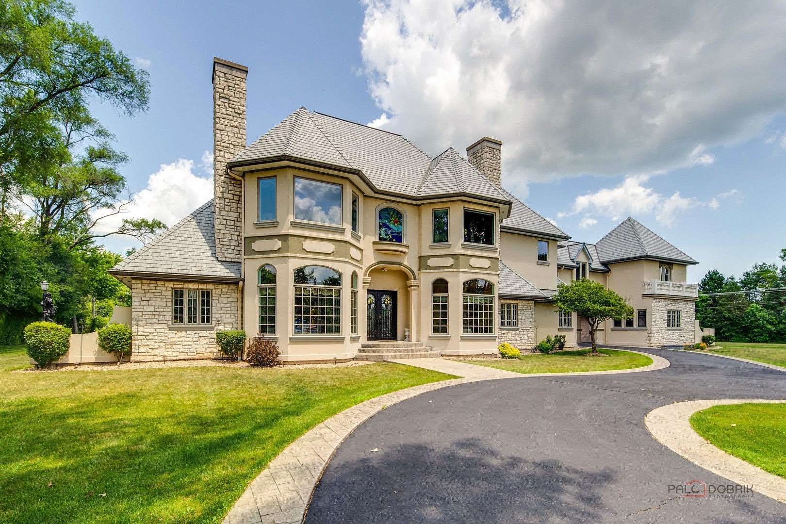 1.78 Acres of Land with Home for Sale in Lake Forest, Illinois