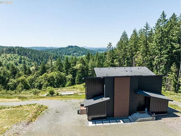 5 Acres of Land with Home for Sale in Eugene, Oregon