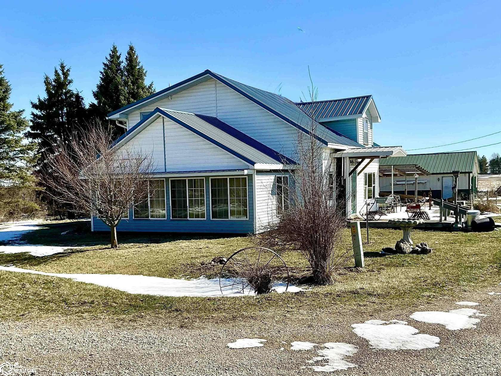 2.23 Acres of Land with Home for Sale in Cincinnati, Iowa