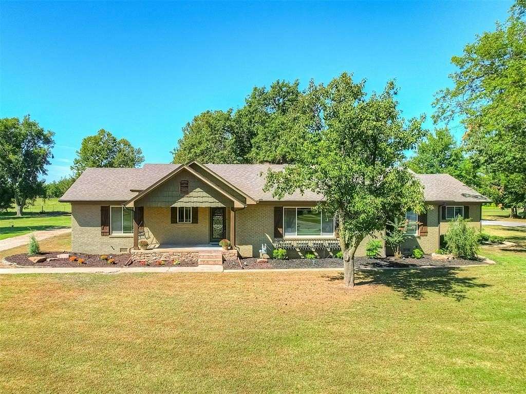 1.85 Acres of Land with Home for Sale in Crescent, Oklahoma