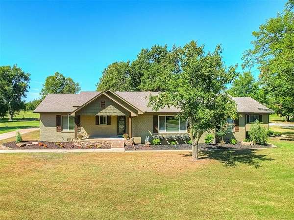 1.85 Acres of Land with Home for Sale in Crescent, Oklahoma