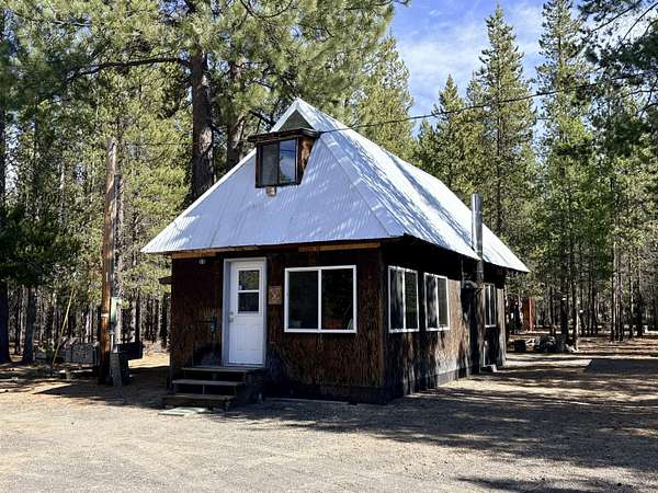 12 Acres of Recreational Land with Home for Sale in Crescent Lake, Oregon