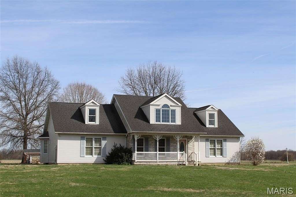 2.8 Acres of Land with Home for Sale in Bethalto, Illinois