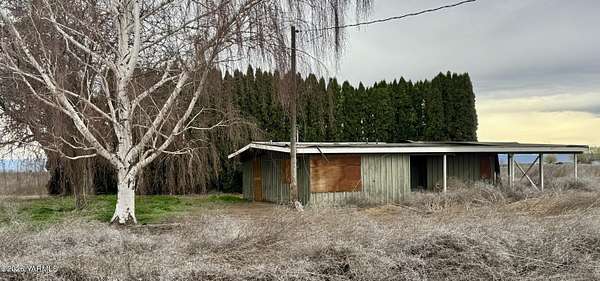 160 Acres of Agricultural Land with Home for Sale in Toppenish, Washington