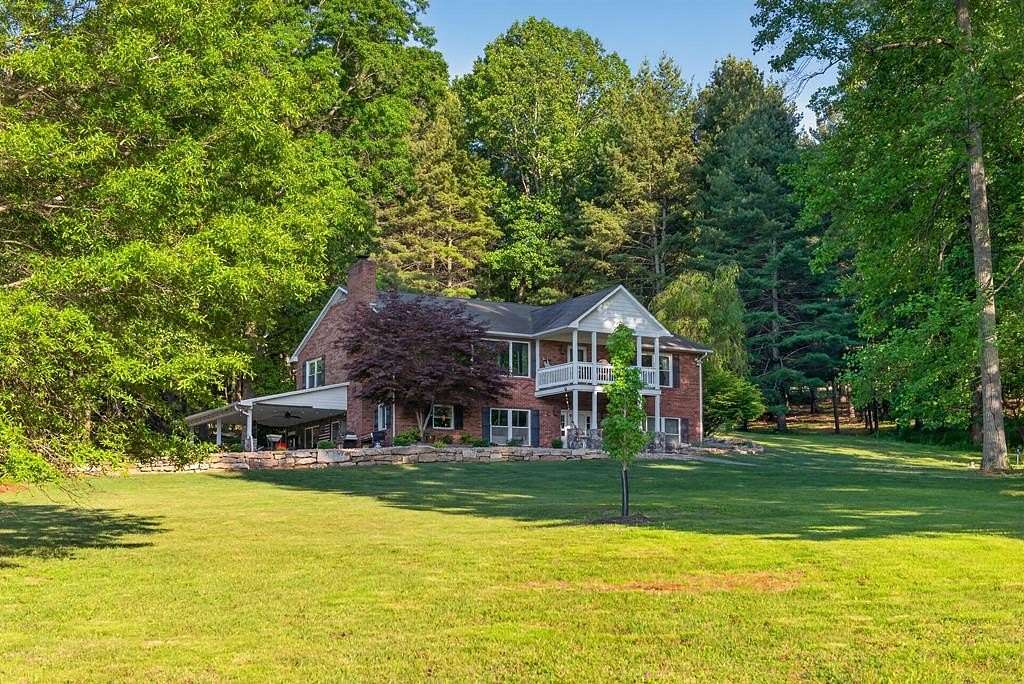 10.5 Acres of Land with Home for Sale in Woodlawn, Virginia