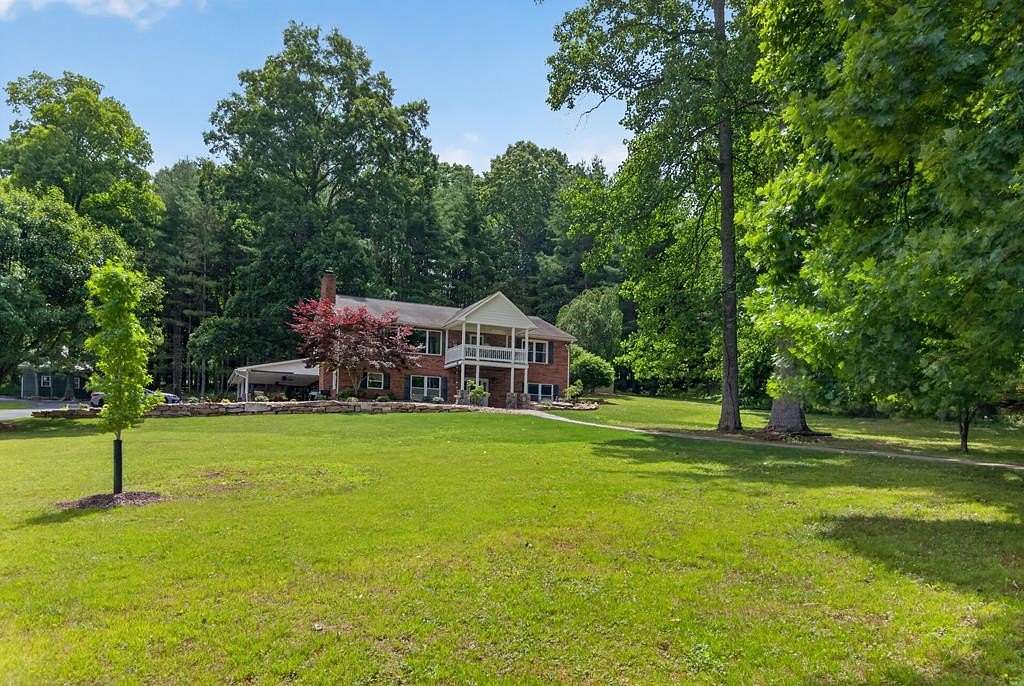 10.5 Acres of Land with Home for Sale in Woodlawn, Virginia