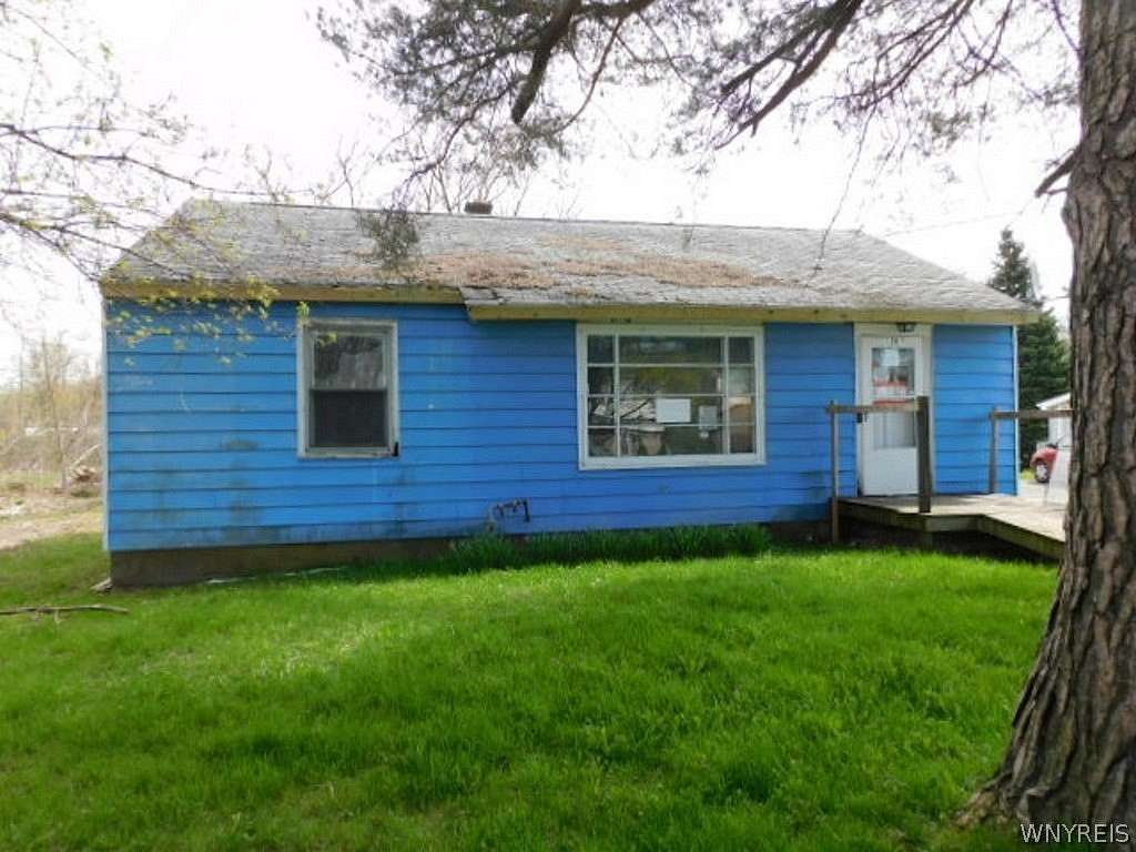 4.5 Acres of Land with Home for Sale in Niagara Falls, New York