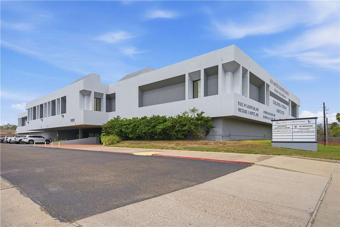 2.18 Acres of Improved Commercial Land for Lease in Corpus Christi, Texas