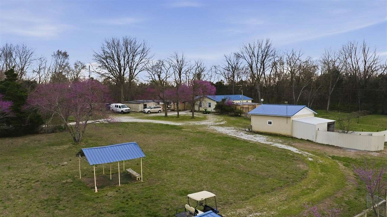 5.52 Acres of Land with Home for Sale in Woodburn, Kentucky