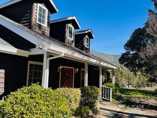 3 Acres of Land with Home for Sale in Junction City, California