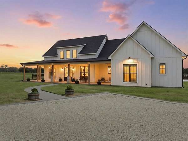 6 Acres of Land with Home for Sale in Waco, Texas