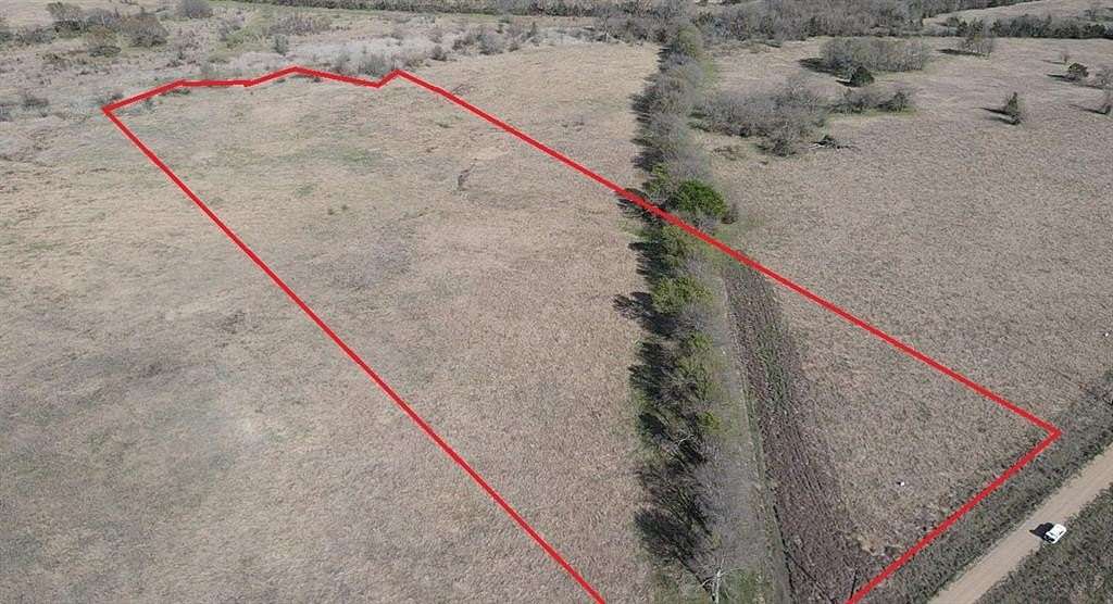 10 Acres of Land for Sale in Paris, Texas