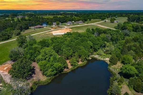 4 Acres of Residential Land for Sale in Athens, Texas