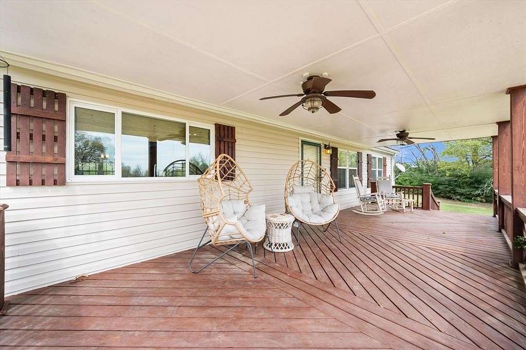 8.53 Acres of Land with Home for Sale in Buffalo, Texas