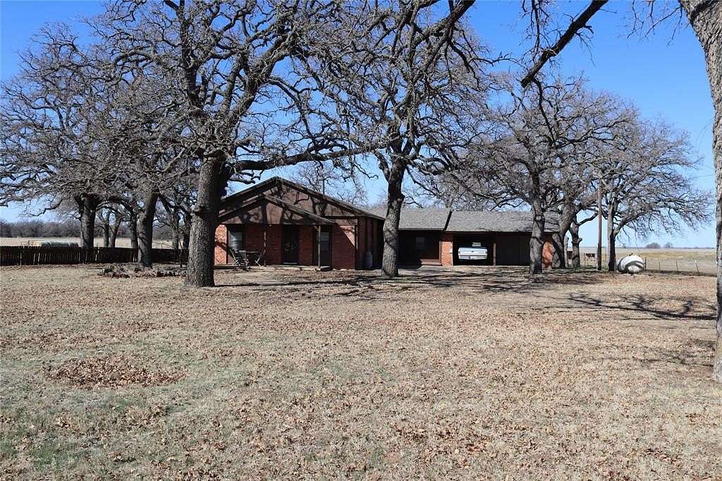 125 Acres of Land with Home for Sale in Henrietta, Texas