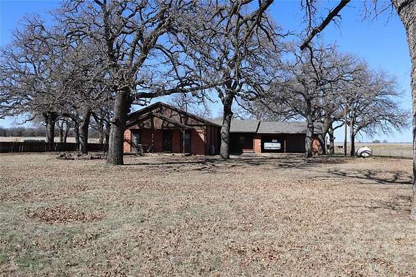 125 Acres of Land with Home for Sale in Henrietta, Texas