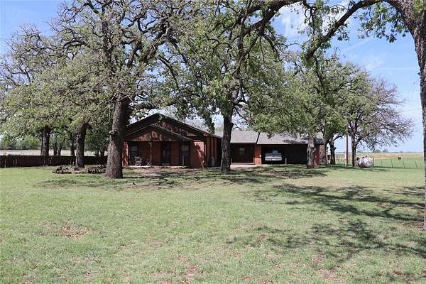 125 Acres of Land with Home for Sale in Henrietta, Texas