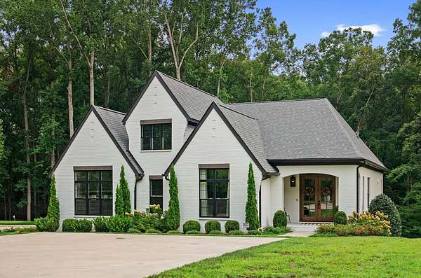 5.42 Acres of Land with Home for Sale in Franklin, Tennessee