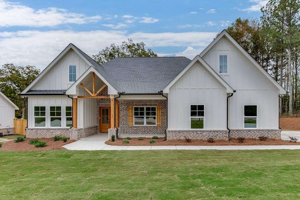 1.5 Acres of Land with Home for Sale in Pendergrass, Georgia