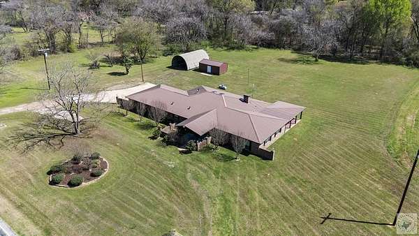 6 Acres of Improved Mixed-Use Land for Sale in Hooks, Texas