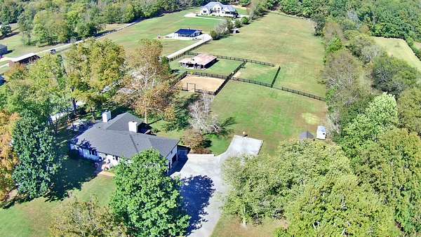 10.5 Acres of Land with Home for Sale in Franklin, Tennessee