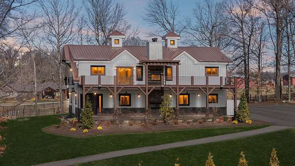 14.4 Acres of Land with Home for Sale in Springfield, Tennessee