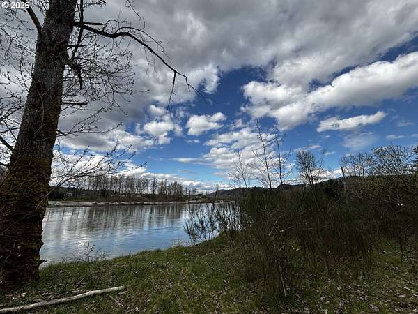 5.5 Acres of Residential Land for Sale in Kelso, Washington