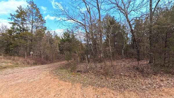 5 Acres of Residential Land for Sale in Yellville, Arkansas