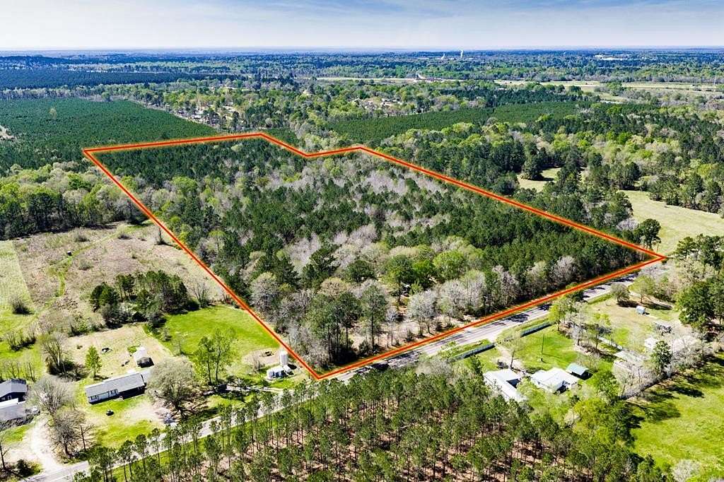 28.3 Acres of Recreational Land with Home for Sale in Diboll, Texas