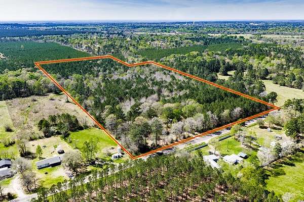 28.3 Acres of Recreational Land with Home for Sale in Diboll, Texas