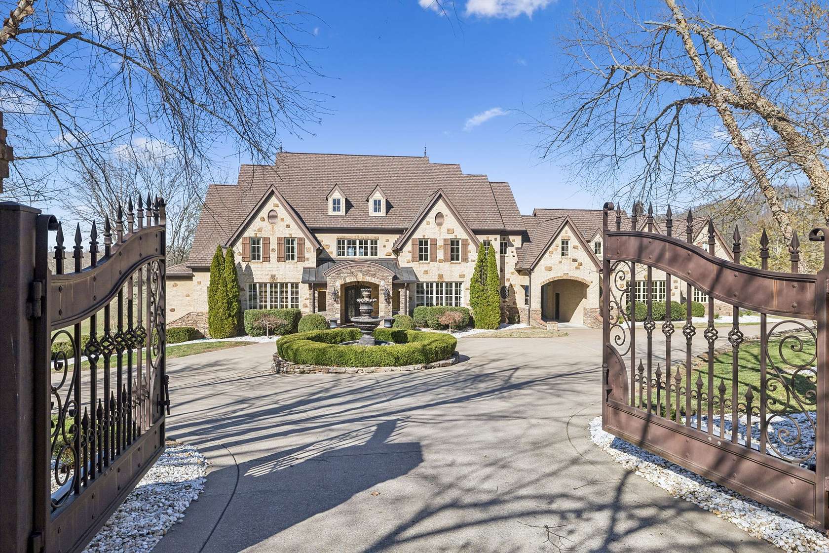 6 Acres of Land with Home for Sale in Franklin, Tennessee