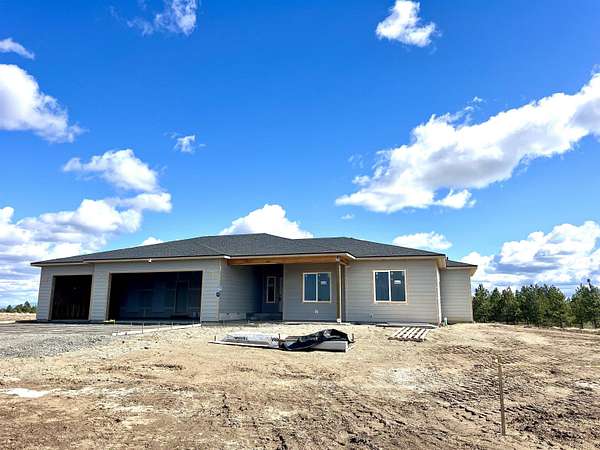 10 Acres of Land with Home for Sale in Spokane, Washington