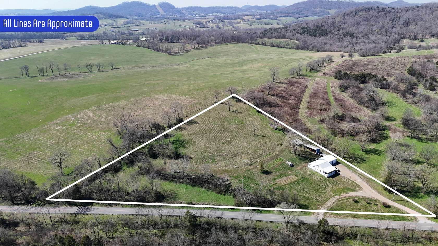 3.77 Acres of Land with Home for Auction in Hartsville, Tennessee