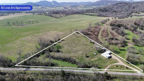 3.77 Acres of Land with Home for Auction in Hartsville, Tennessee
