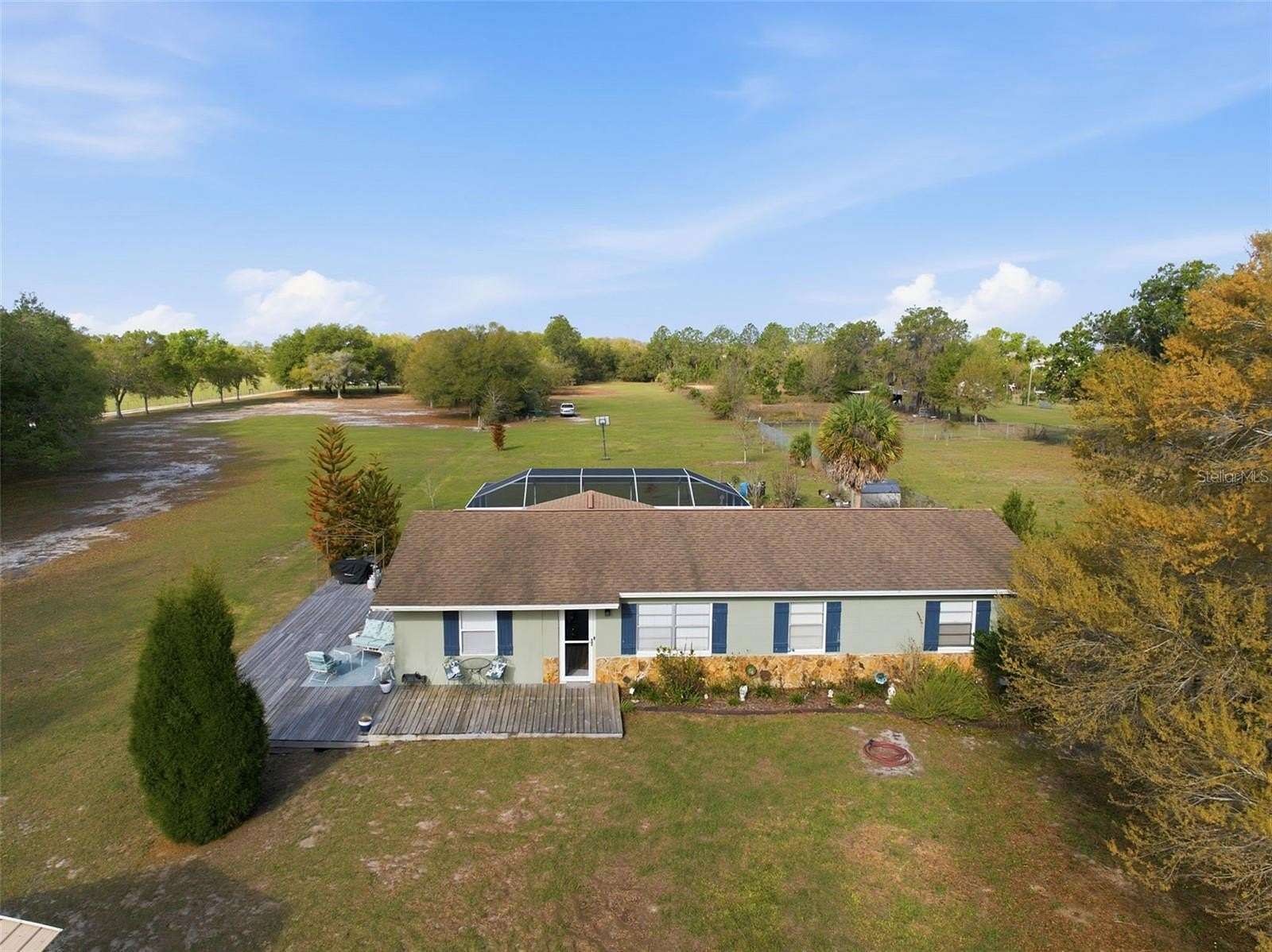 2.47 Acres of Land with Home for Sale in Lithia, Florida