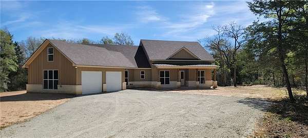 4.64 Acres of Land with Home for Sale in Franklin, Texas